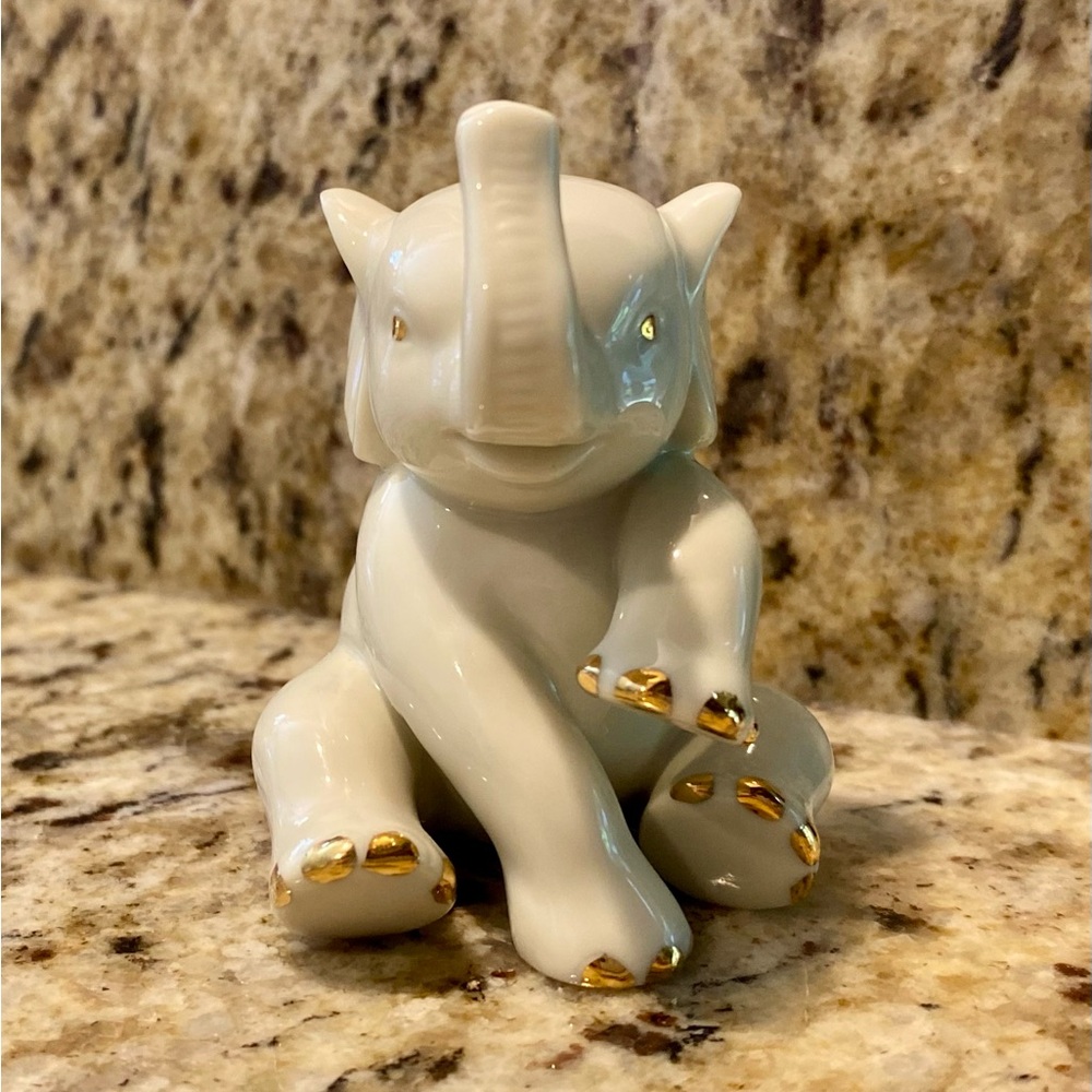 Vintage Lenox Ivory and Gold Porcelain Elephant Figurine - Picture 3 of 5